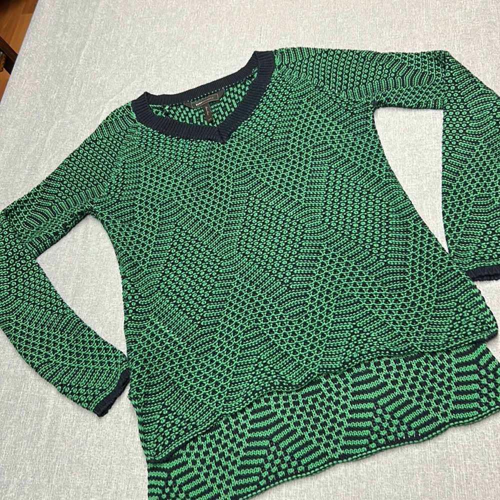 BCBGMaxAzria Emmy Green Navy Blue Geometric Jacquard Knit V-Neck Sweater XXS